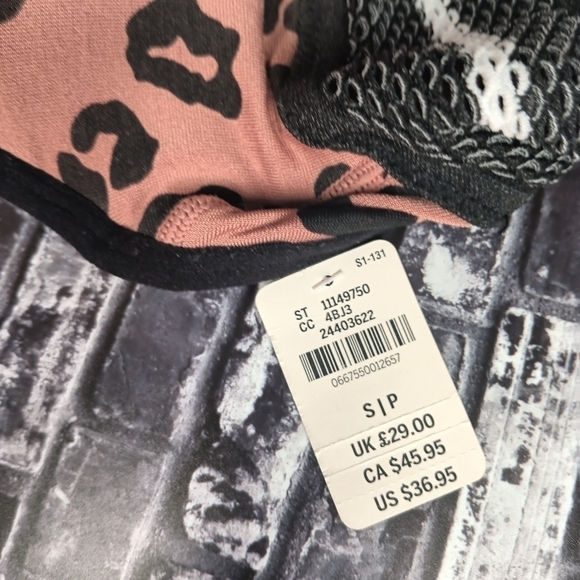 Victoria's Secret Pink Cheetah Print Sports Bra Small - Picture 2 of 8